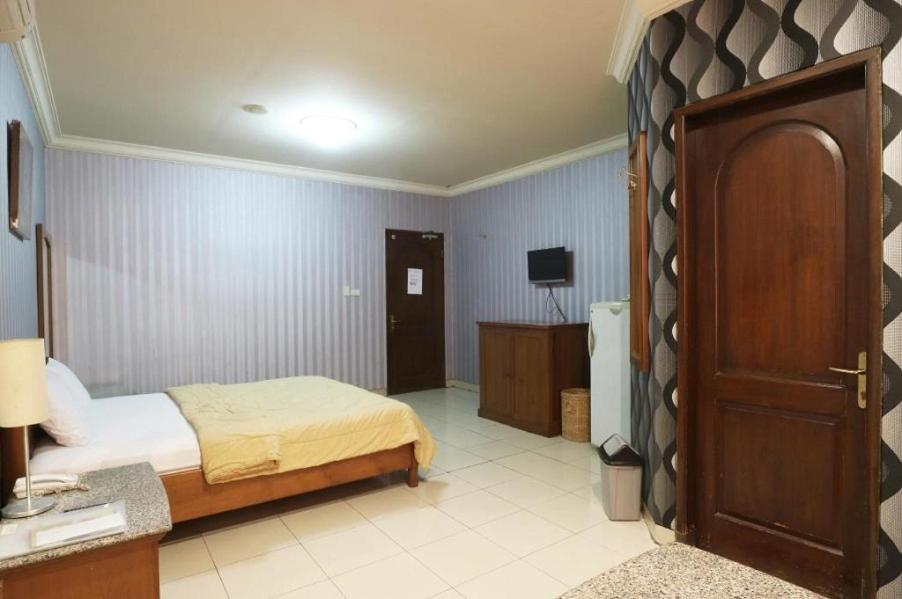 Hotel 678 Kemang Powered By Cocotel Jakarta Bagian luar foto
