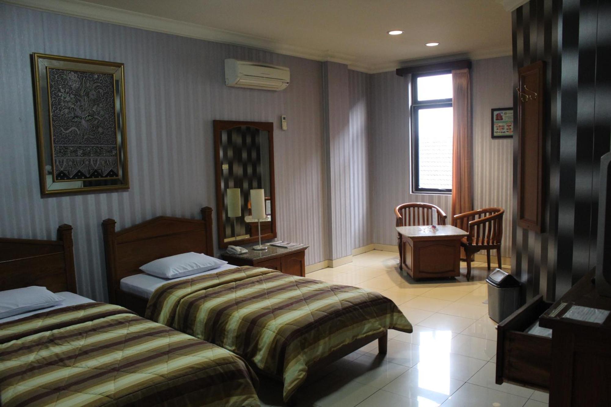 Hotel 678 Kemang Powered By Cocotel Jakarta Bagian luar foto