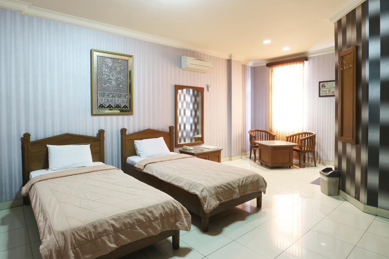 Hotel 678 Kemang Powered By Cocotel Jakarta Bagian luar foto