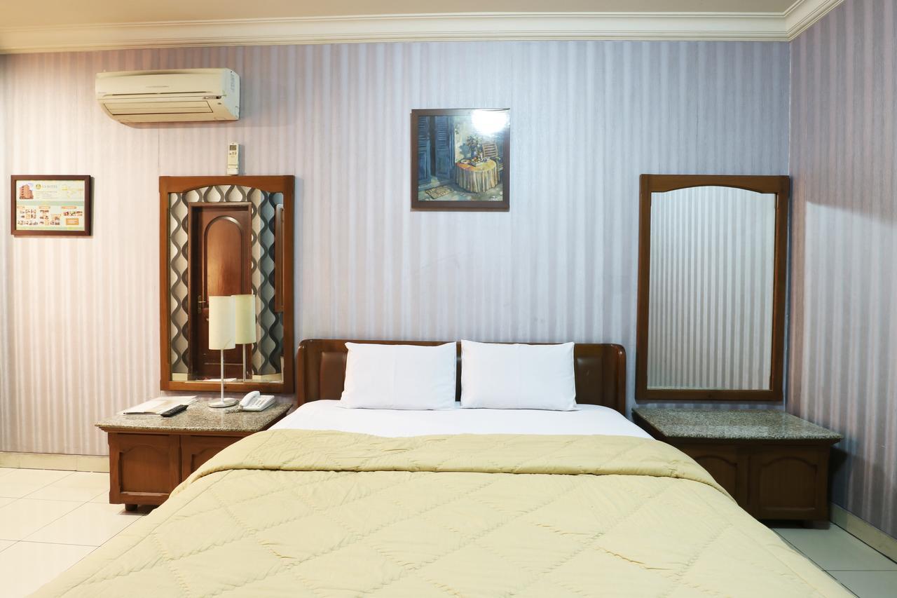 Hotel 678 Kemang Powered By Cocotel Jakarta Bagian luar foto
