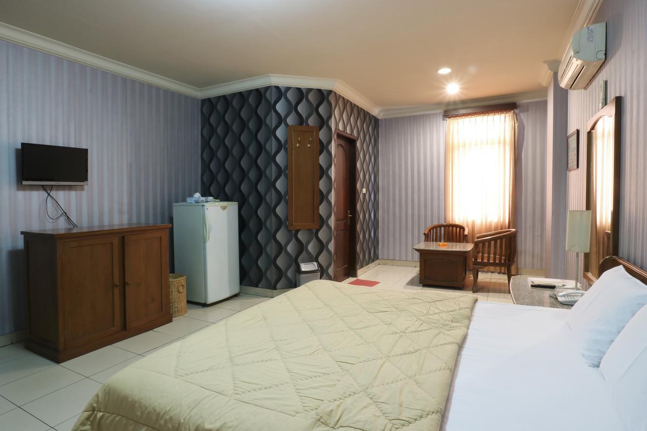 Hotel 678 Kemang Powered By Cocotel Jakarta Bagian luar foto