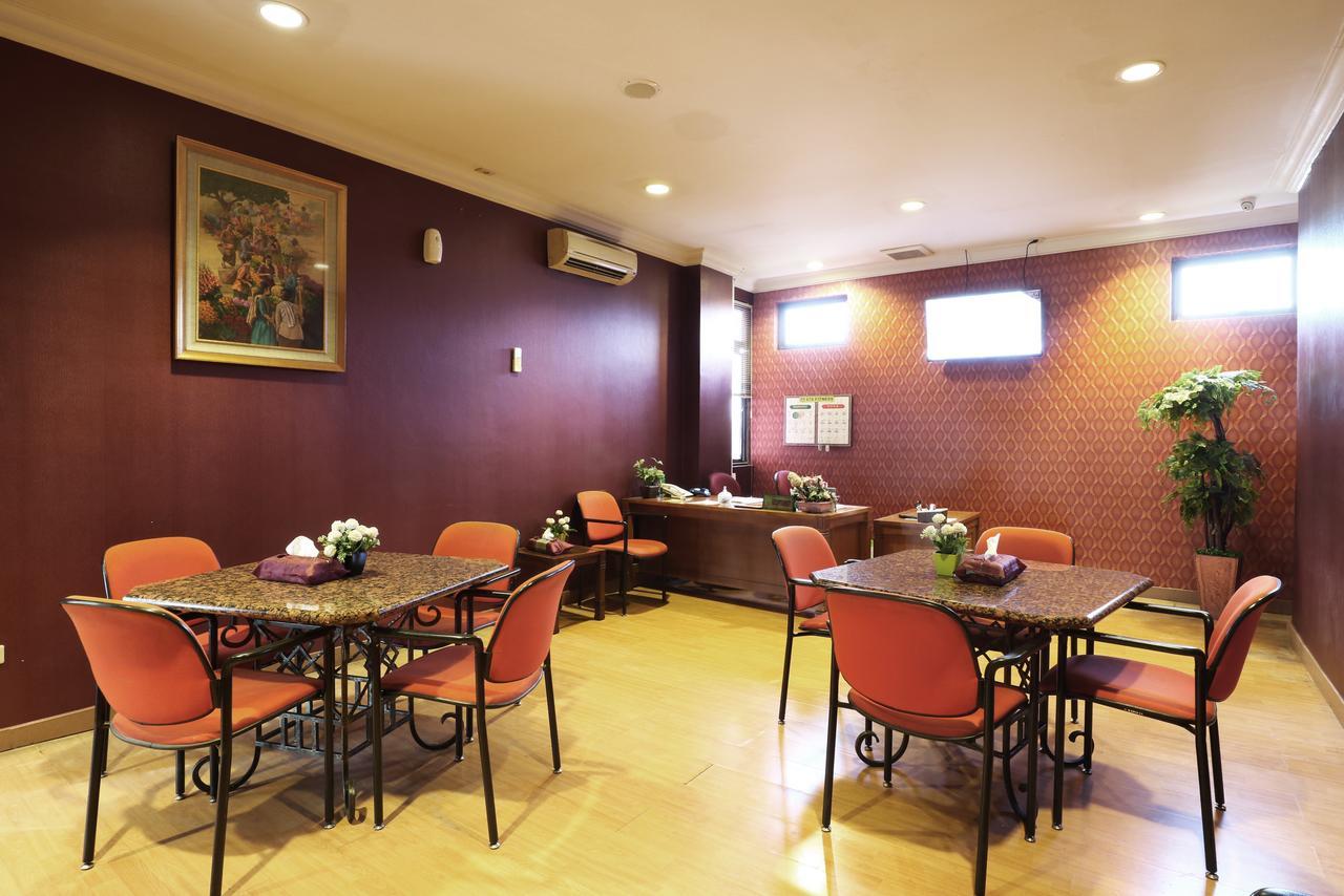 Hotel 678 Kemang Powered By Cocotel Jakarta Bagian luar foto